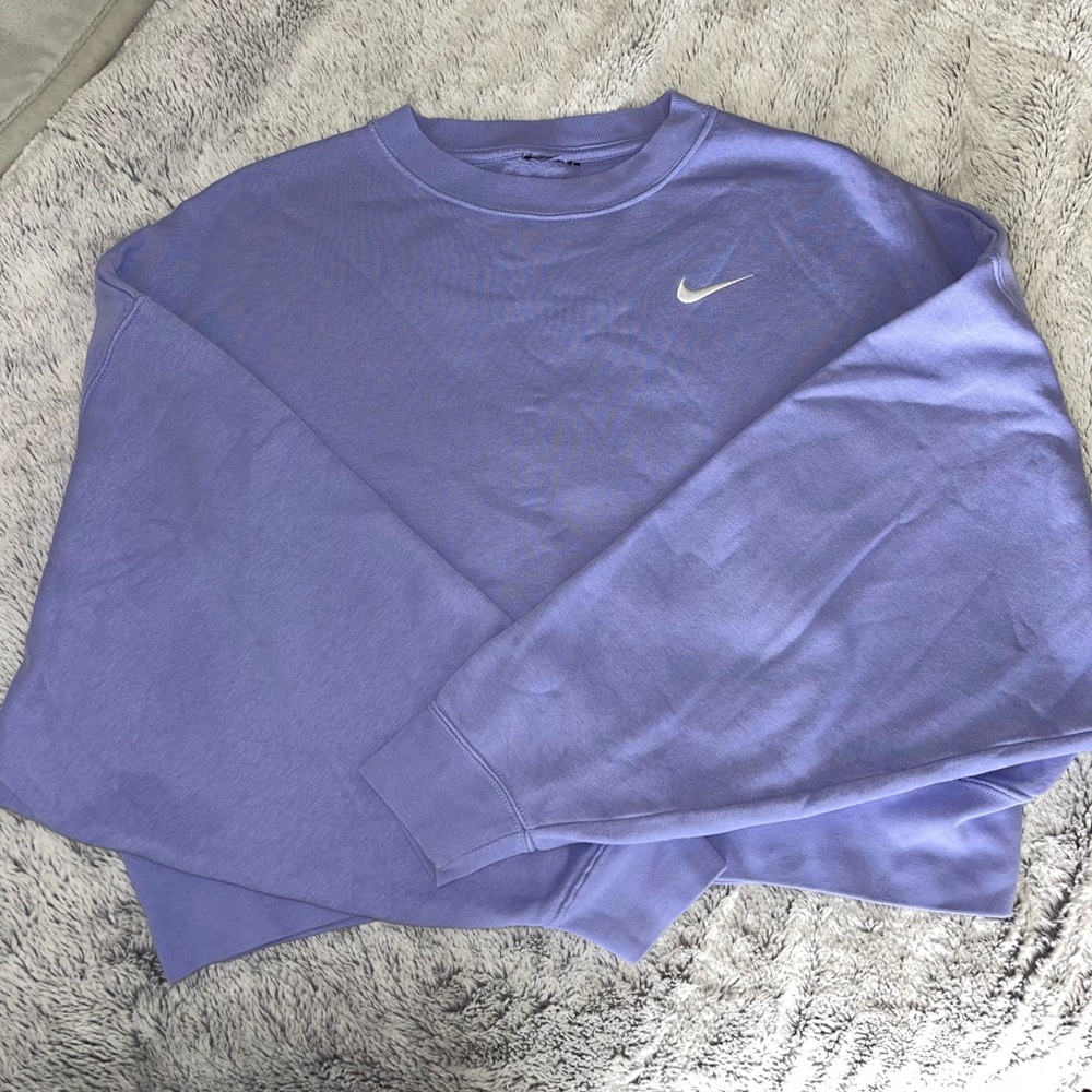 cropped NIKE crewneck